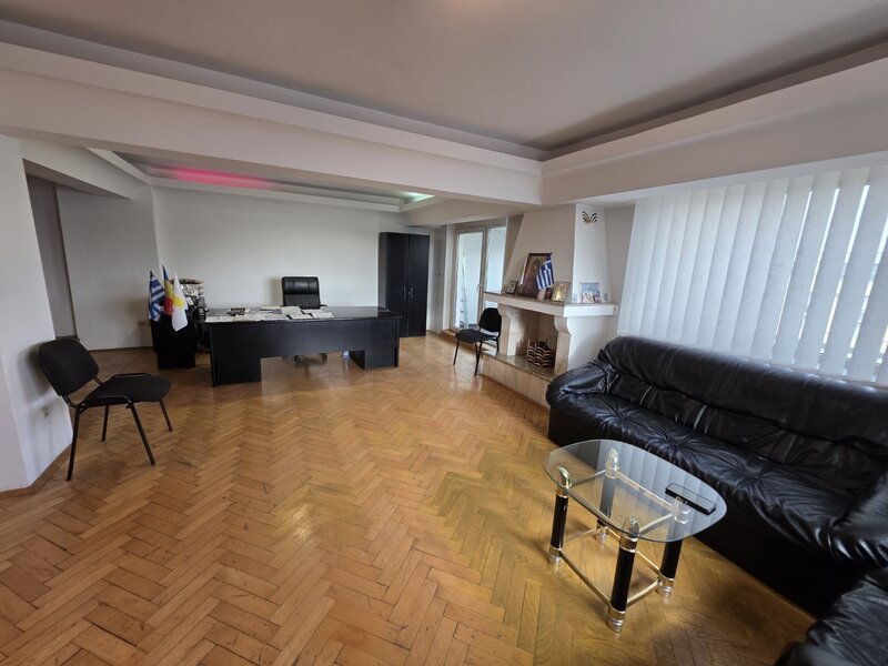 Unirii la intersectie cu strada Traian, stradal, 10 minute metrou