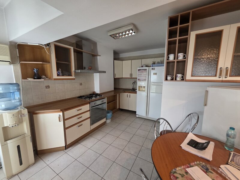 Unirii la intersectie cu strada Traian, stradal, 10 minute metrou