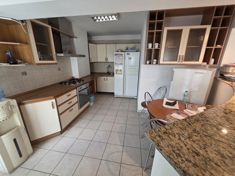 Unirii la intersectie cu strada Traian, stradal, 10 minute metrou