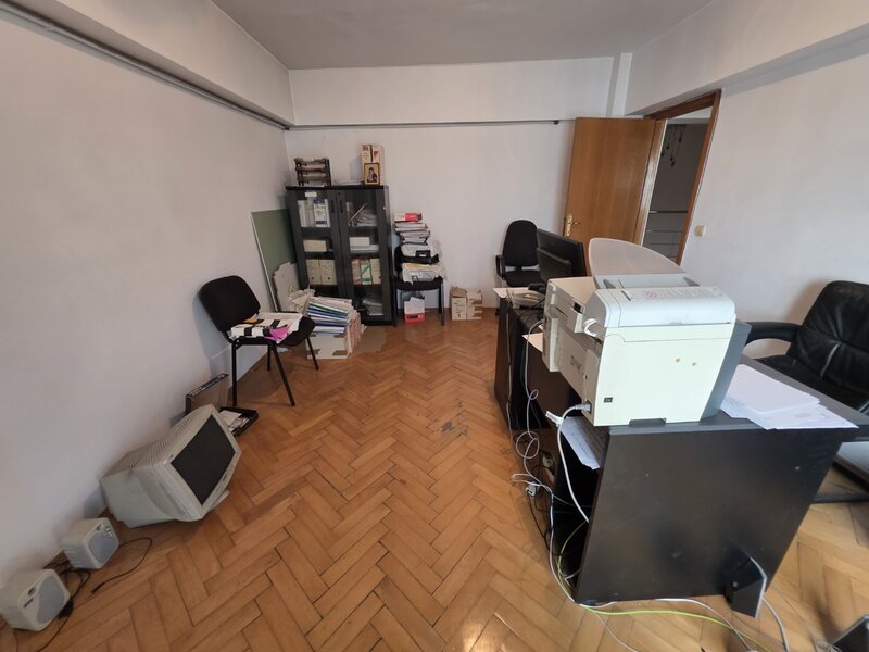 Unirii la intersectie cu strada Traian, stradal, 10 minute metrou