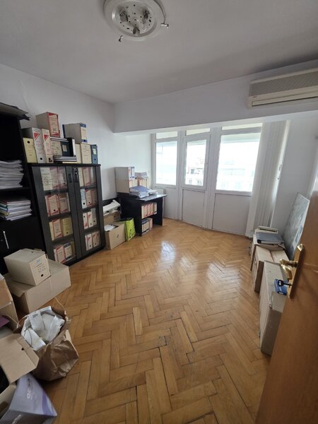 Unirii la intersectie cu strada Traian, stradal, 10 minute metrou