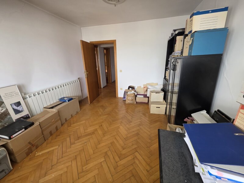 Unirii la intersectie cu strada Traian, stradal, 10 minute metrou