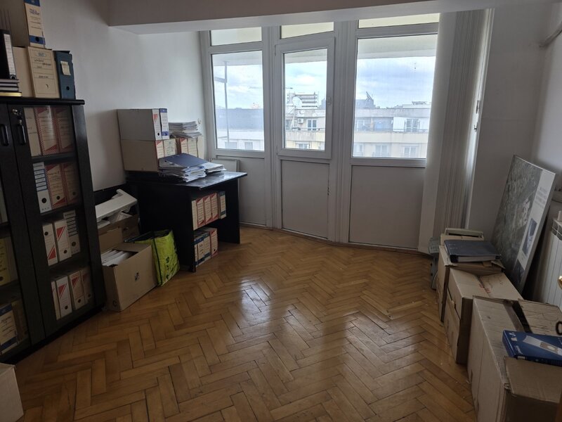 Unirii la intersectie cu strada Traian, stradal, 10 minute metrou